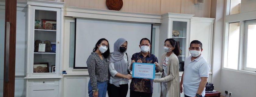 Pemberian Apresiasi Untuk UKM Vocal Group