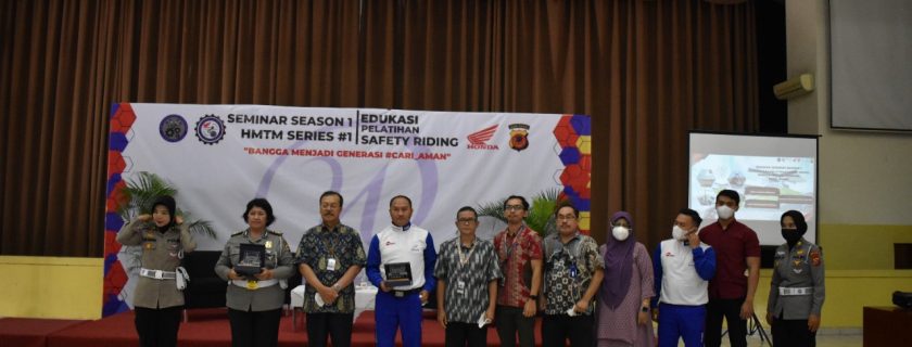 Seminar Edukasi Pelatihan Safety Riding oleh HMTM Universitas Widyatama